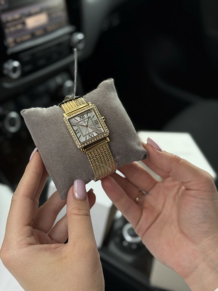 Жіночий годинник від Guess