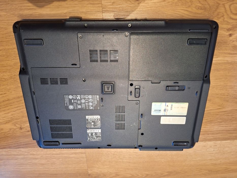 Acer TravelMate 5730 – laptop biznesowy 15,6", uszkodzony / na części