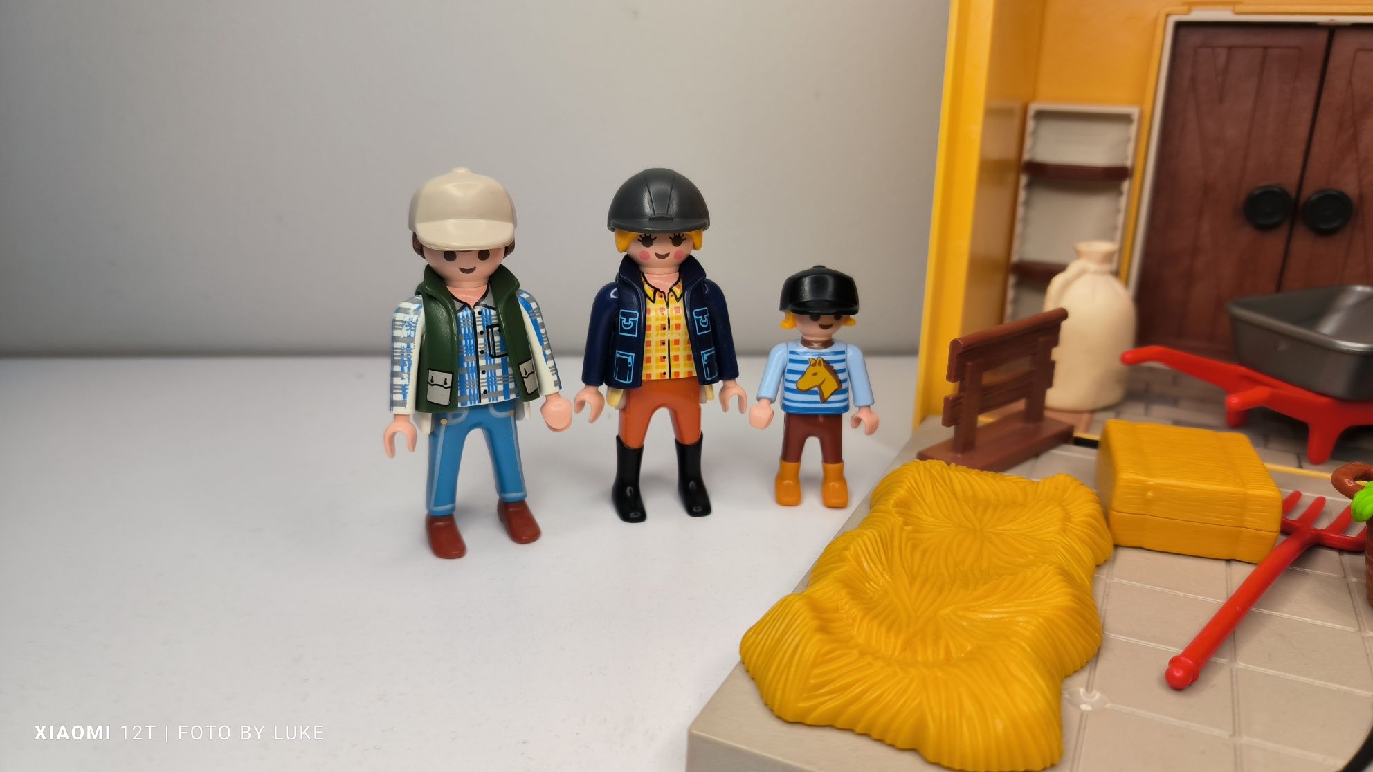 Playmobil zestaw 71393 przenośna stajnia konie