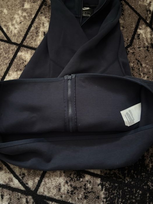 Nike Tech Fleece L size