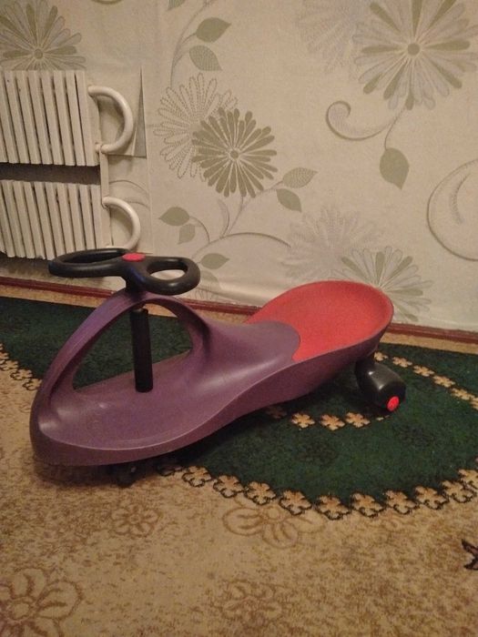 Продам детскую машинку каталку.