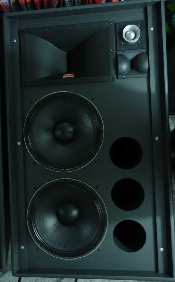 Par JBL 4770 3 vias