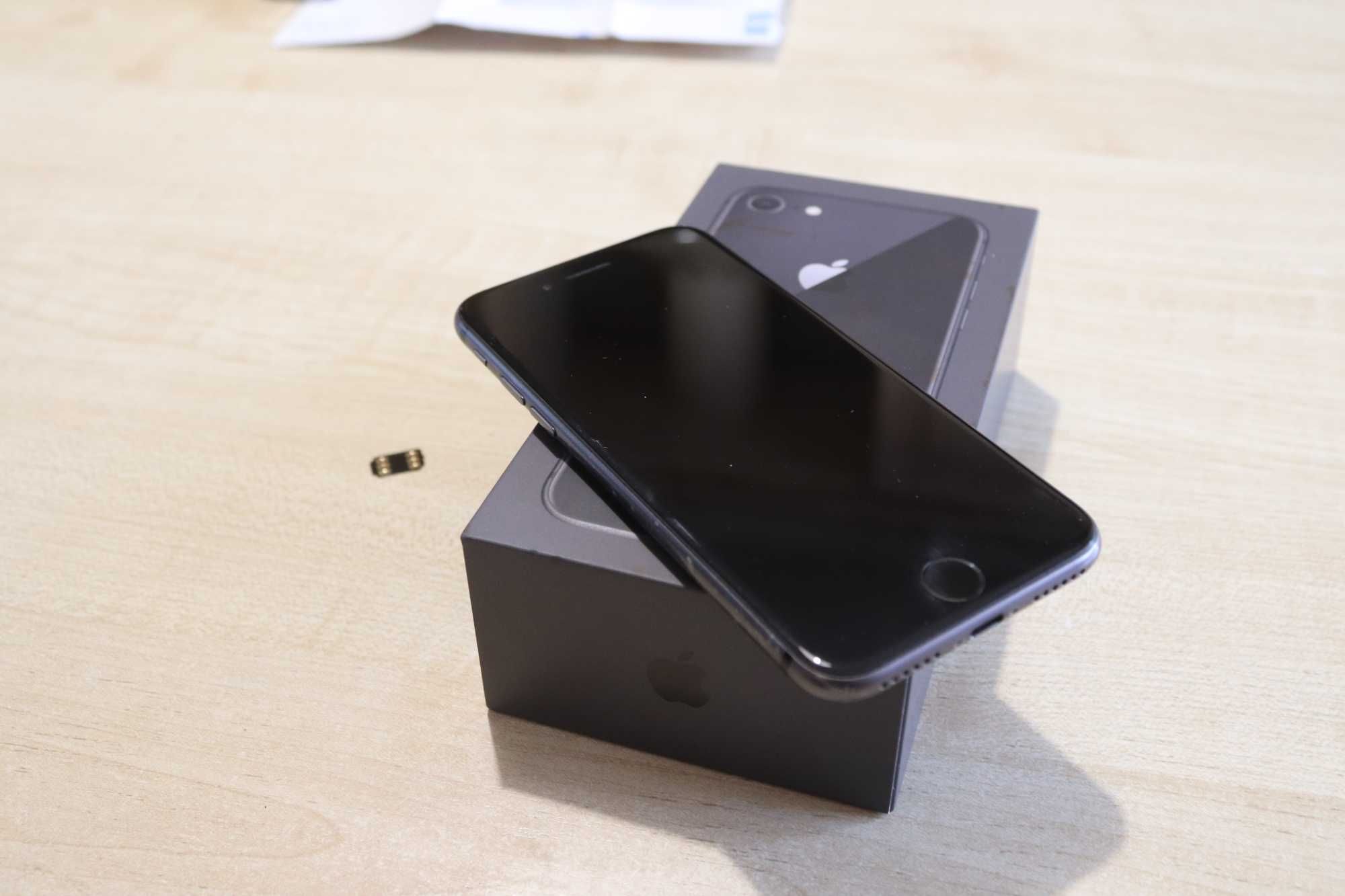 iPhone 8, 64 Gb, 2017 рік, американський, не залочений