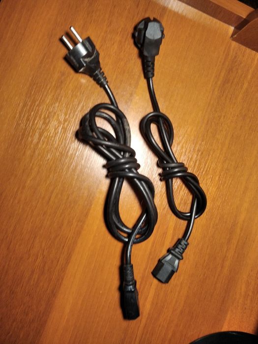Кабель живлення   в гарному стані