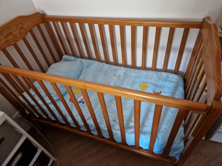 Berço bebé com colchão e roupa como novo