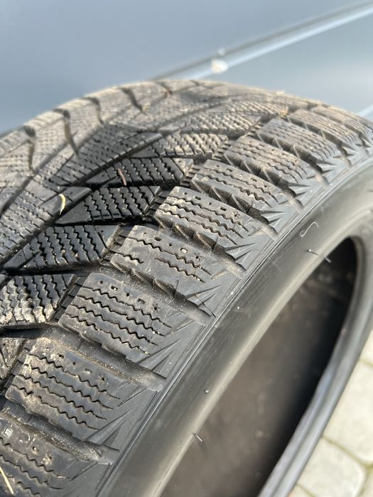 Шини hankook winter i*cept iz2 w616 r17 225/45 (пошкоджене)