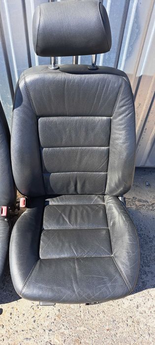 Fotele kanapa czarna skóra Audi A6 C5 Kombi grzane kpl