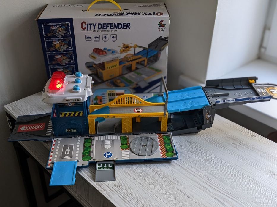 Паркінг Ігровий набір Lunatik Вантажівка гараж трансформер Поліція