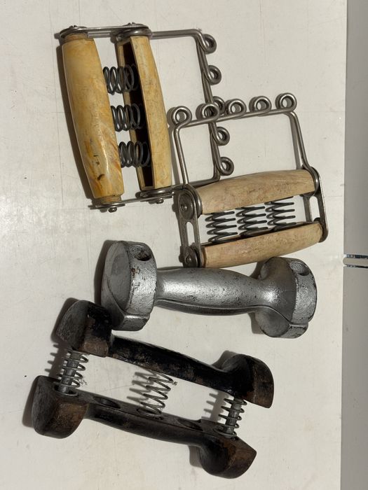 Старинные ручные тренажеры и гантели СССР. Металл, пружины