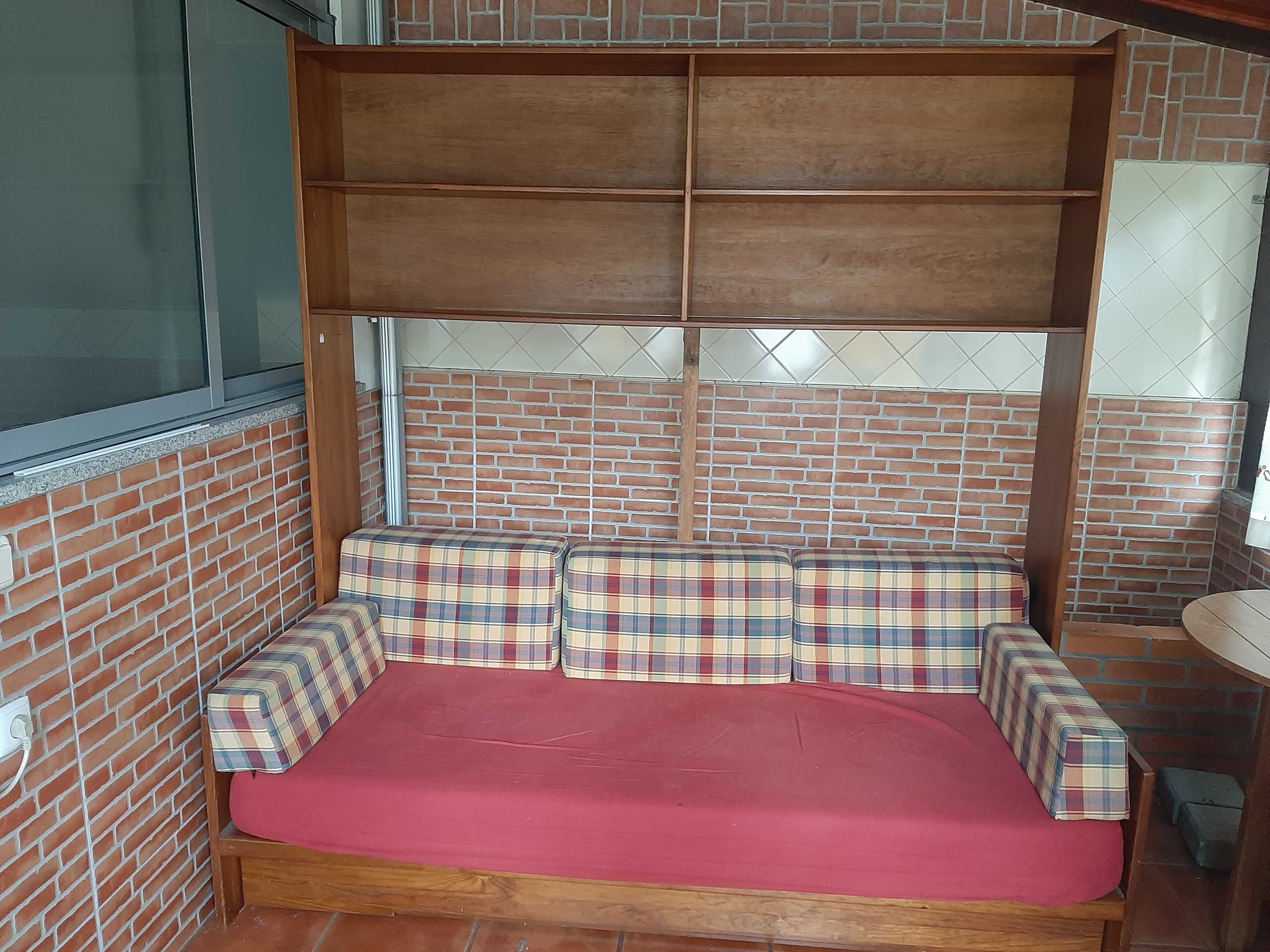 Cama estúdio com gavetão.