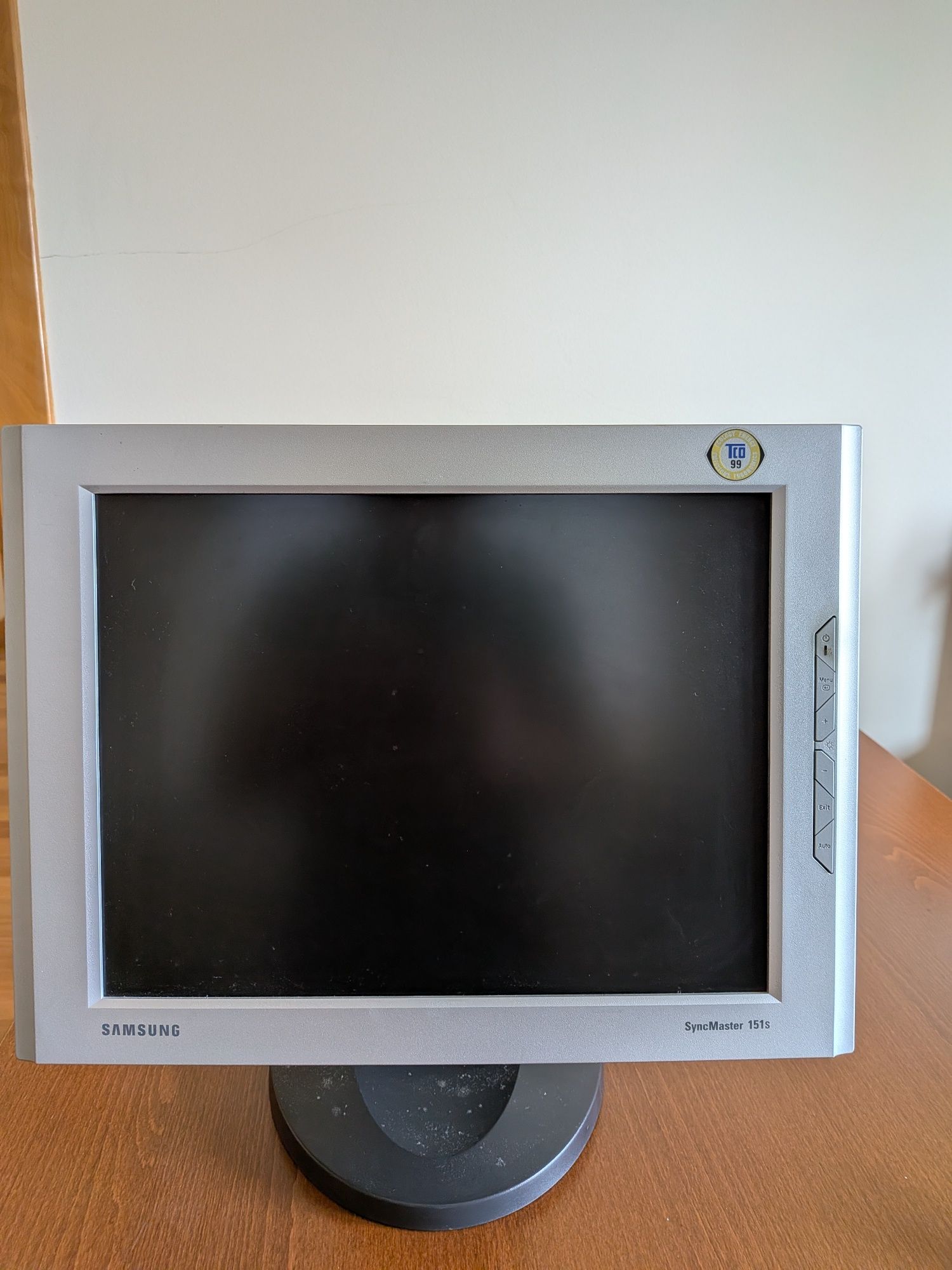 Monitor Samsung SyncMaster 151s - Clássico e Funcional!