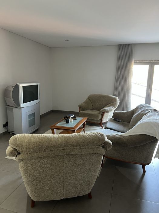 Sala em cerejeira (movel + 3 sofas + mesa)