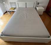 Cama dupla IKEA MALM e mesa de cabeceira