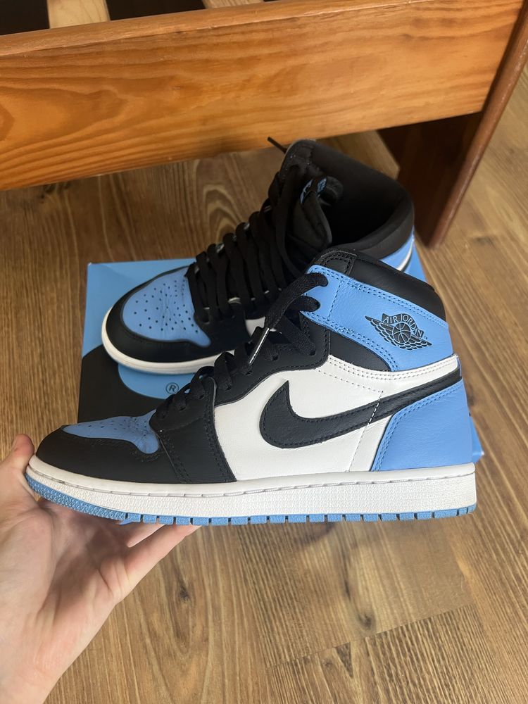 Nike Air Jordan 1 Retro High OG UNC Toe