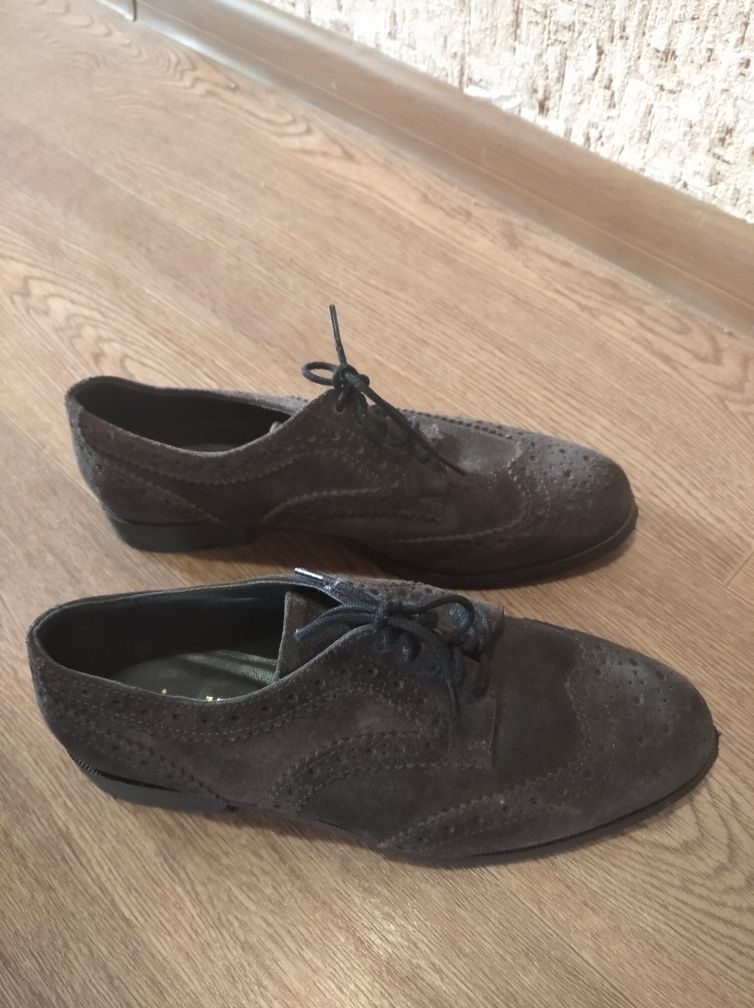 Замшеві туфлі на шнурках р.37, устілка 23.8-24 см, фірма Minelli