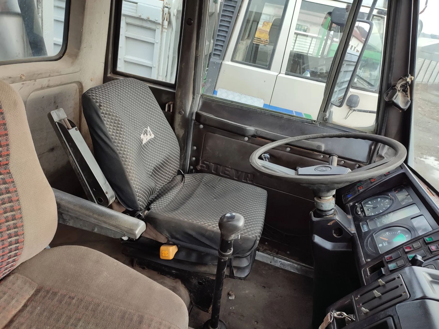 Steyr 32S32