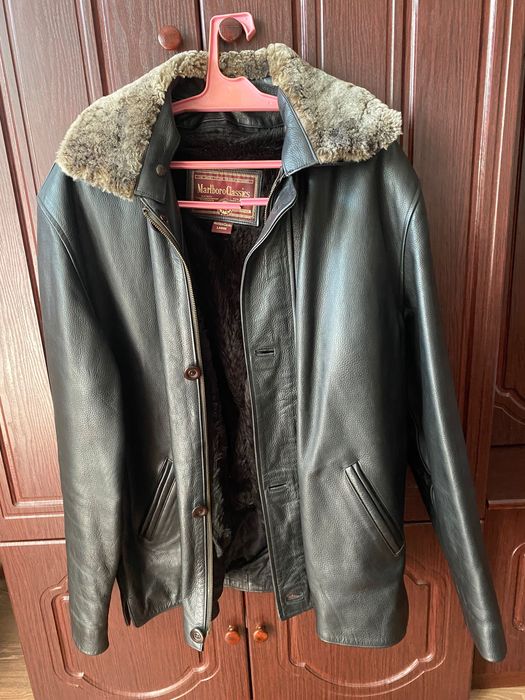 Продам шкіряну чоловічу куртку.