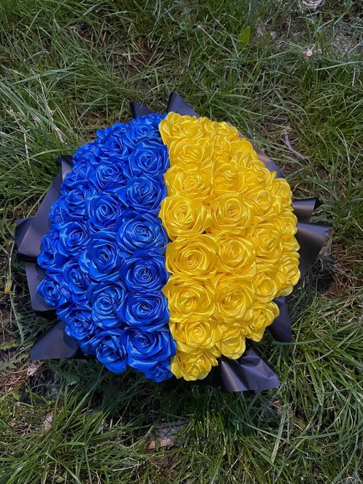 Поминальні букети з атласних стрічок