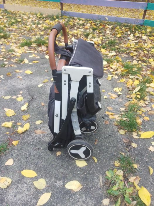 Продам дитячу прогулочну коляску.