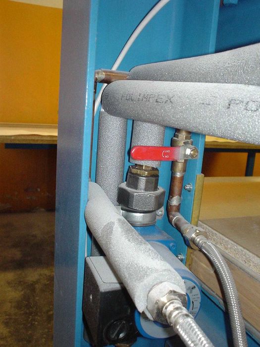 Prasa półkowa, stół o wymiarach 282 x 133, nacisk 100 T, grzanie wodne