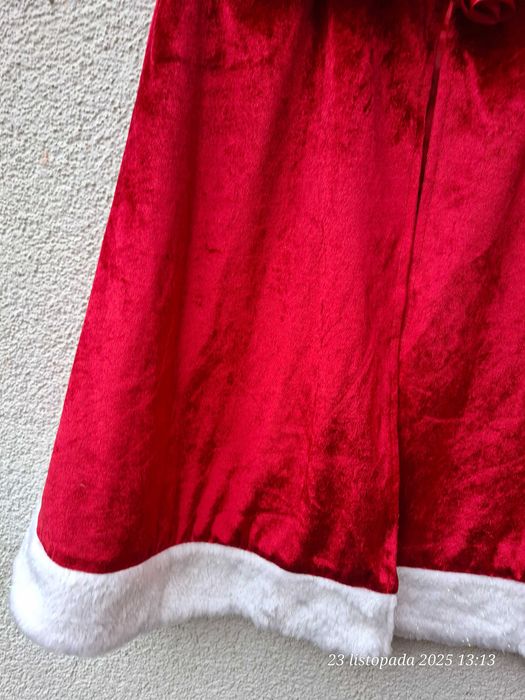 czerwona peleryna Belli