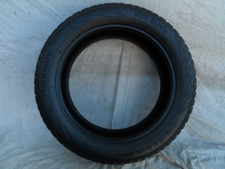 Ładne opony zimowe NOKIAN 215/55 R18 95H (2x8mm i 2x7mm)