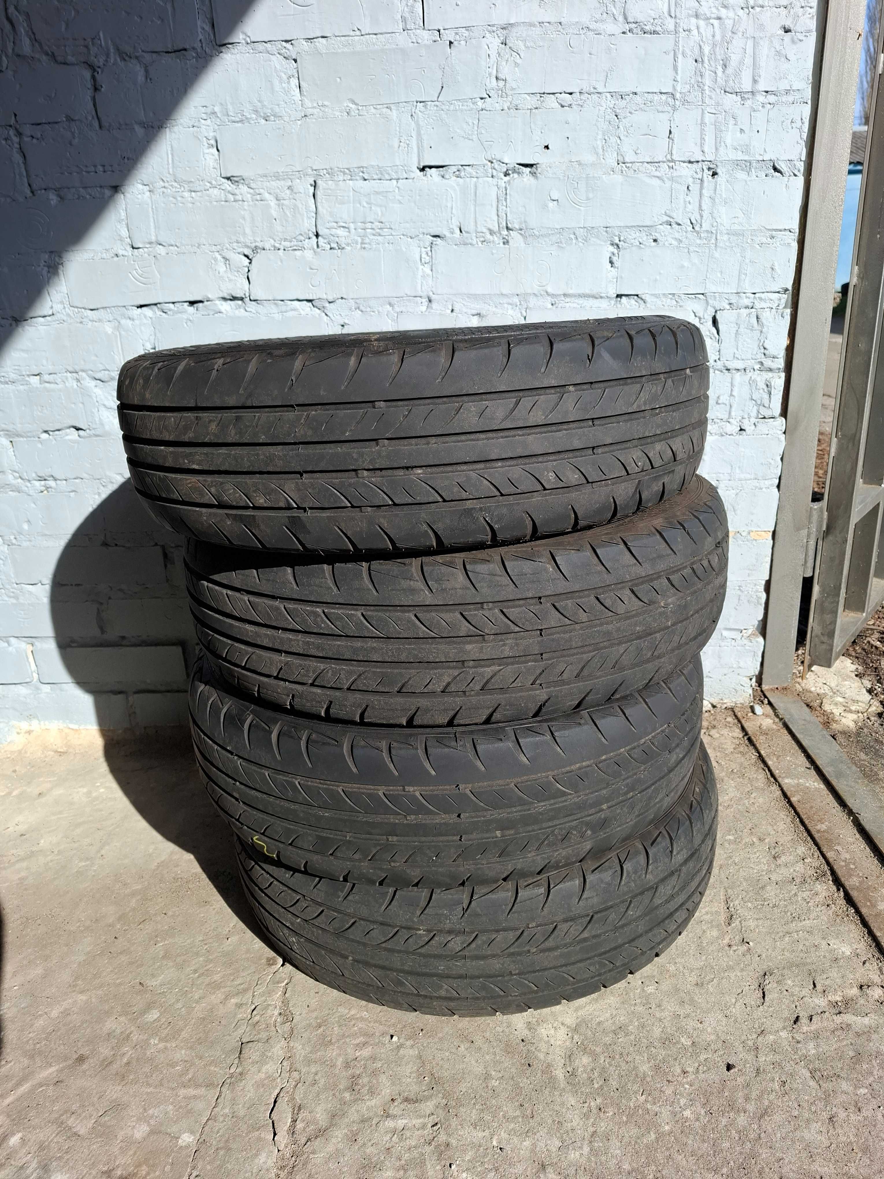 Продам комплект шин Rosava Integro 175/70 R14, б.у.