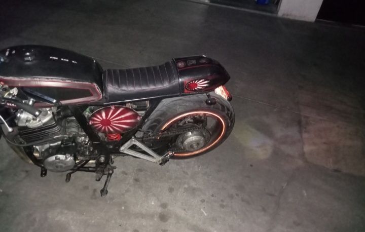 Vendo Honda NX 650 Dominator caferacer