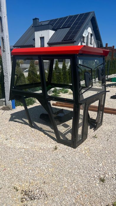 Kabina ciągnikowa z błotnikami C-330 C-360 do ciągnika DOSTAWA