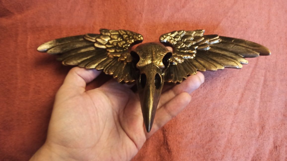 Барельеф, декор, череп ворона с крыльями