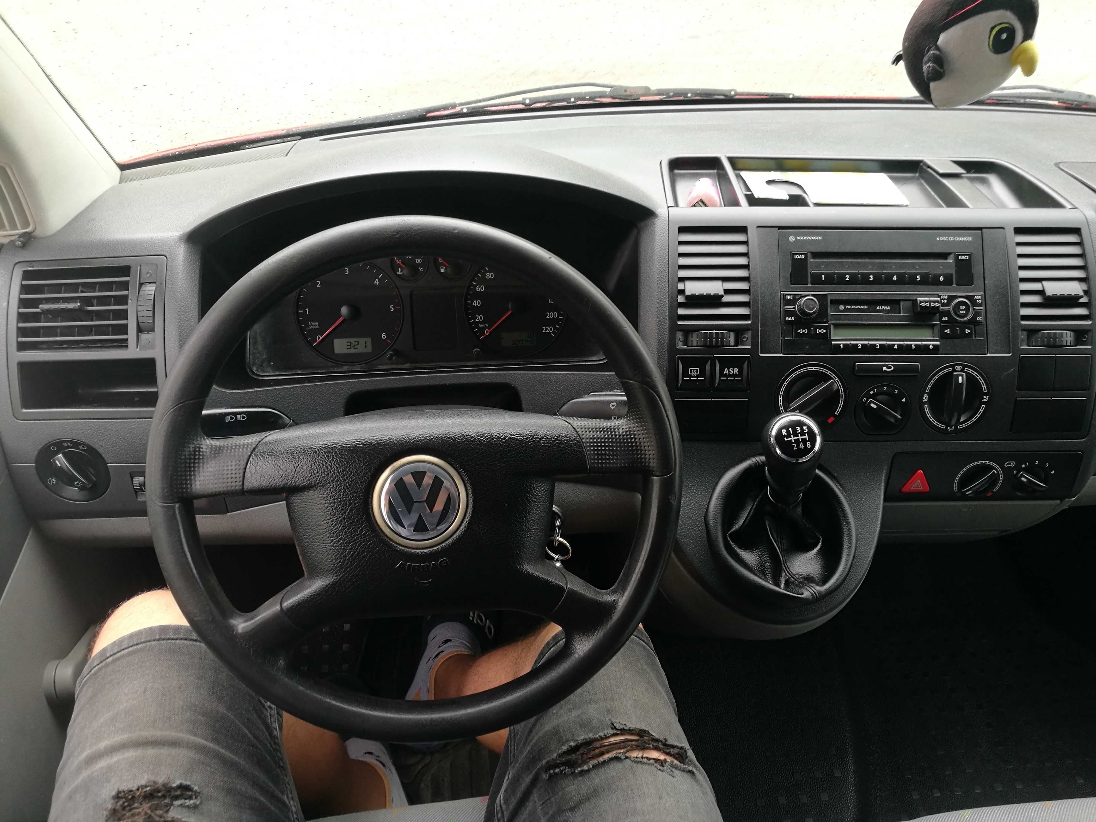 9 osobowy VW T5 r2005, poj 1.9 tdi. skrz manual . ładny