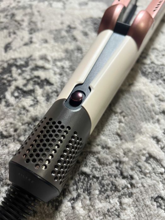 Випрямляч  з потоком повітря — безпечне вирівнювання Dyson Airstraiт