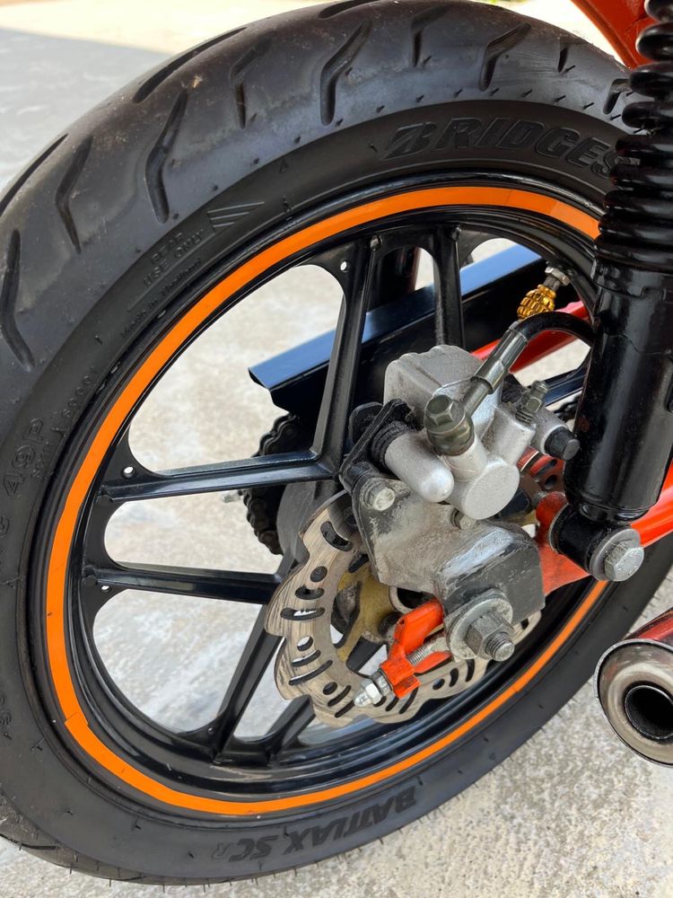 Casal Boss nova com motor novo Zumdap5 e leva o motor original extra .