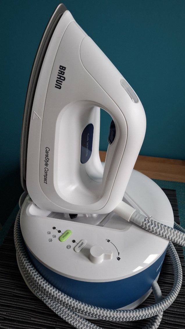 Żelazko z generatorem  pary Braun Carestyle Compact stacja parowa
