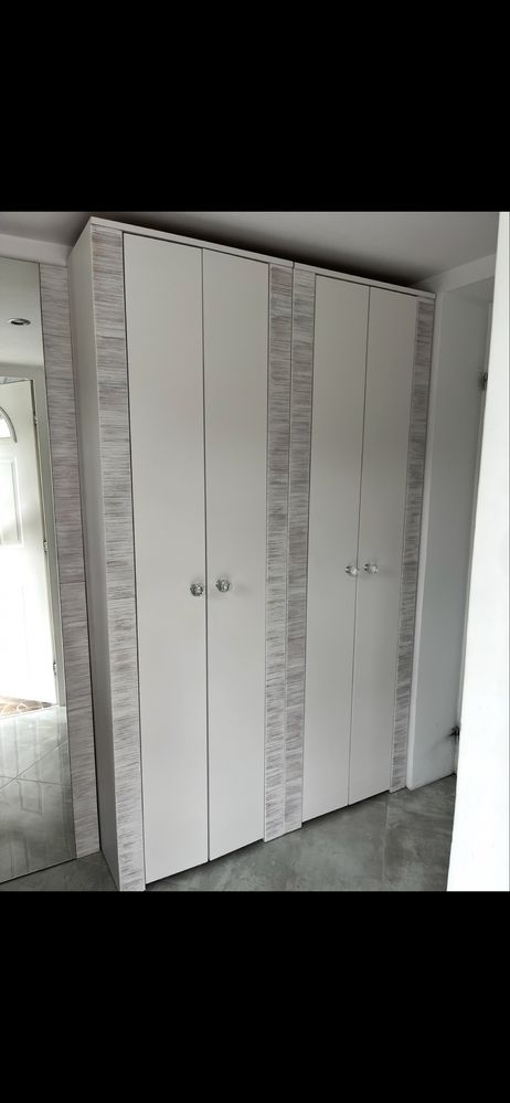 Komplet mebli na przedpokuj  2szt szafa plus lustro