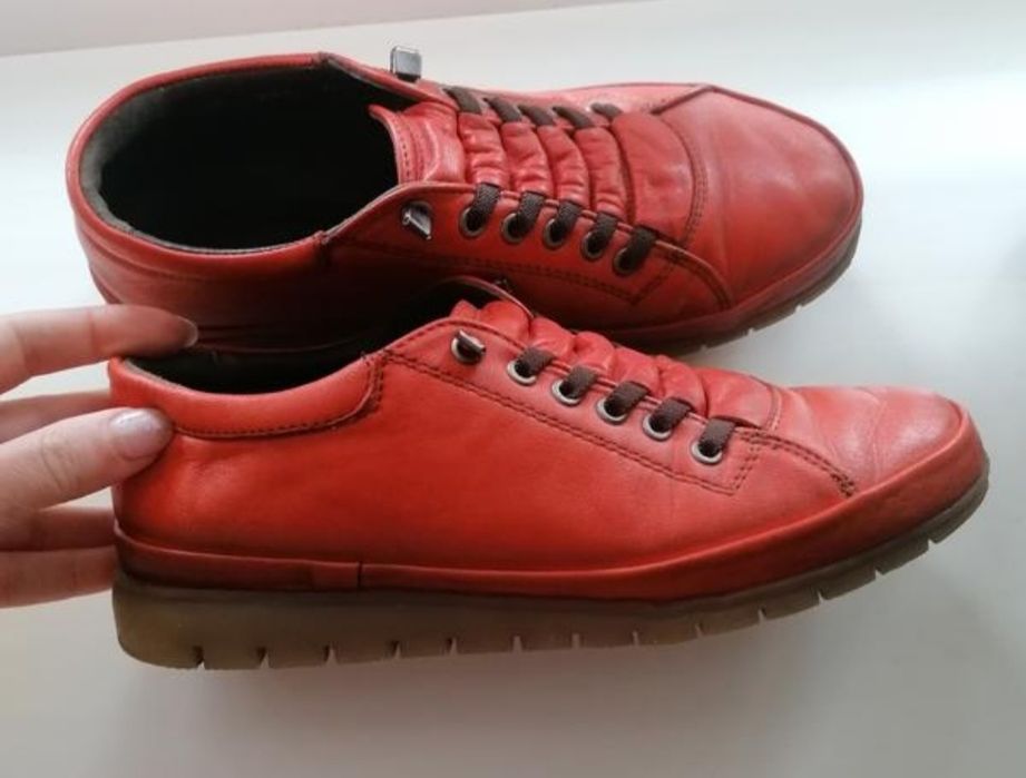 Кожаные слипоны коралового цвета