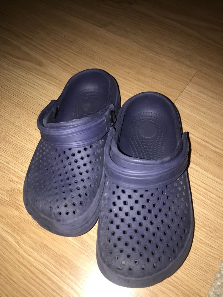 Crocs de menino
