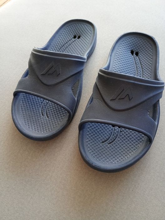 Klapki basenowe chłopięce r. 37/38