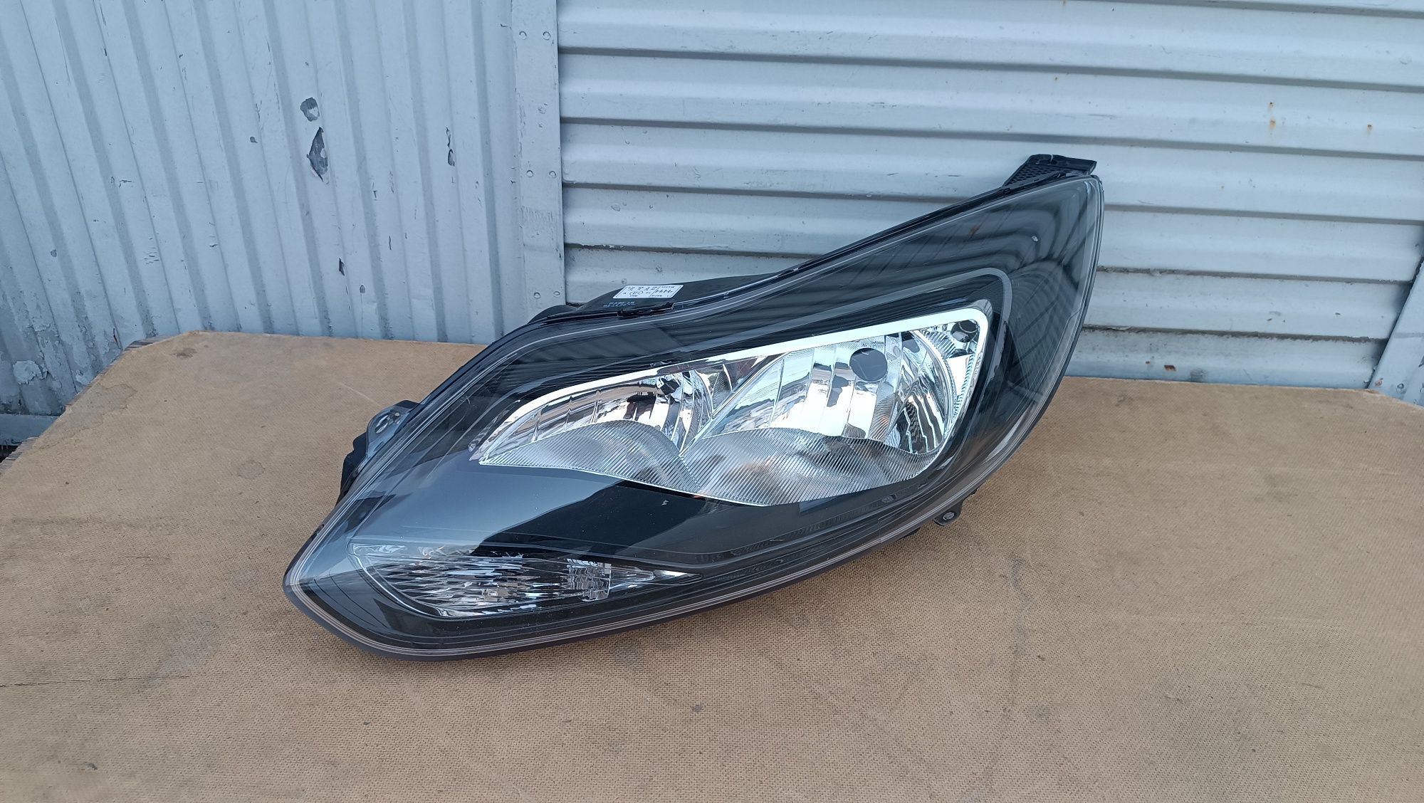 Vendo farol esquerdo de Ford focus 3