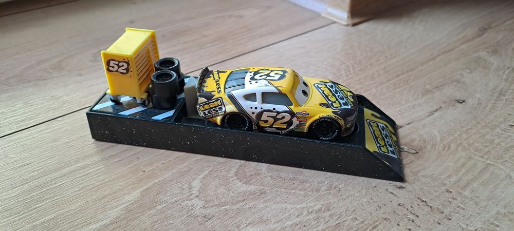 Hot Wheels Disney Cars Wyrzutnia Brian Spark