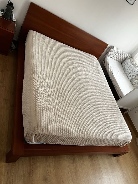 Cama casal com estrado em madeira maciça OFERTA Colchão Pikolin