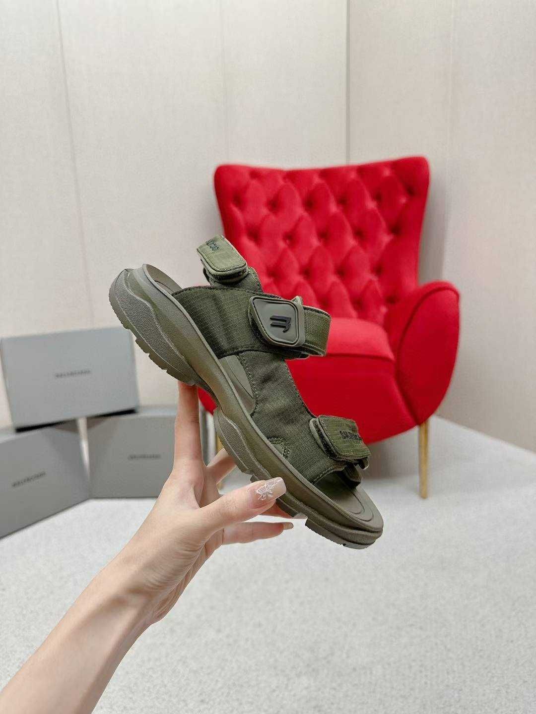 Balenciaga Buty, sandaly klapki, skora 080220