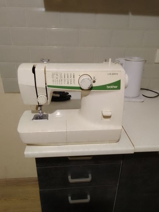 Продам швейную машинку  Brother