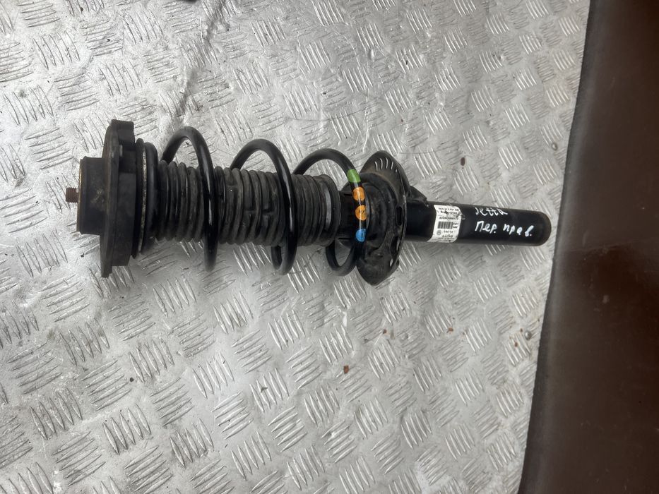 5C0413031AP стойка амортизатора в сборе передняя правая jetta 6