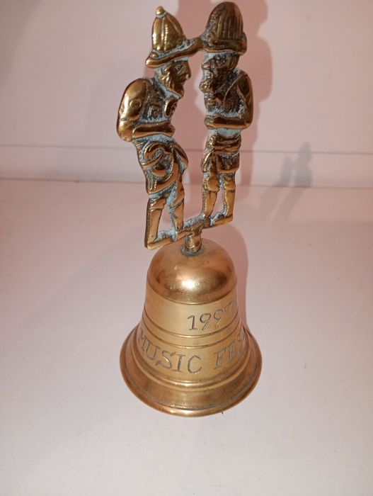 Dzwonek turecki z rzeźbą figurki