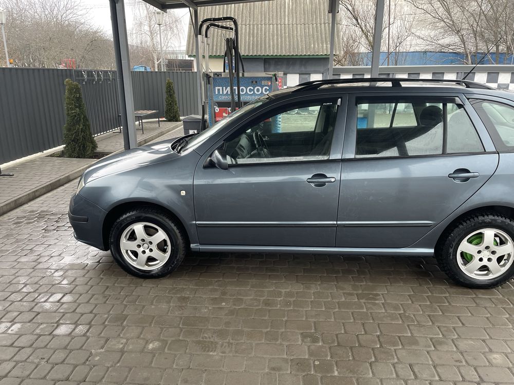 Продам авто шкода фабія 2006 рік мотор 1.4 16 клапанів авто на ходу
