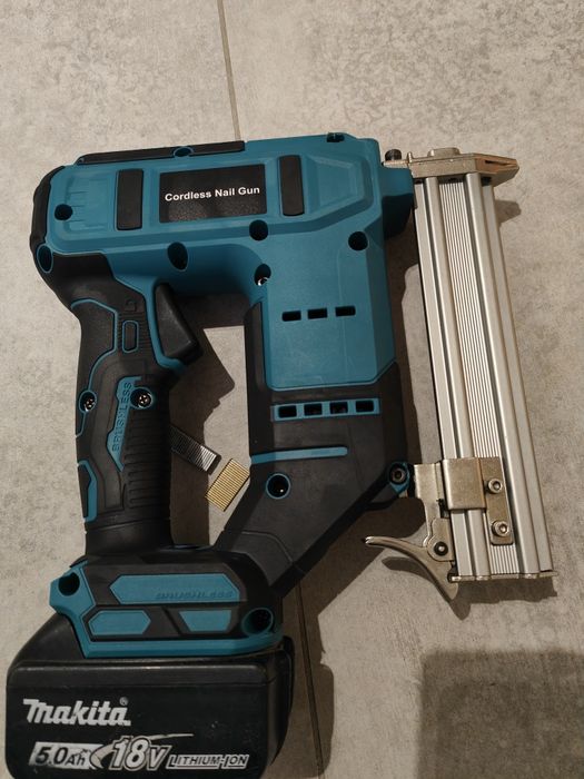 Gwoździarka na gwoździe i zszywki na baterie Makita
