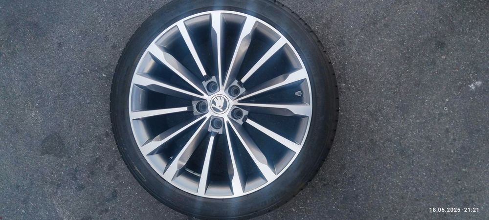 Skoda Superb  235 40 19, диски Phoenix 5 112 19