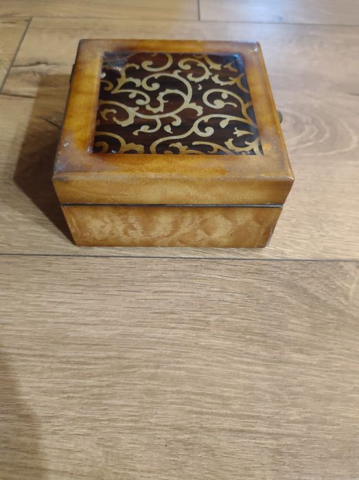 Pudełko szkatułka na biżuterię kosmetyki i drobiazgi z lusterkiem