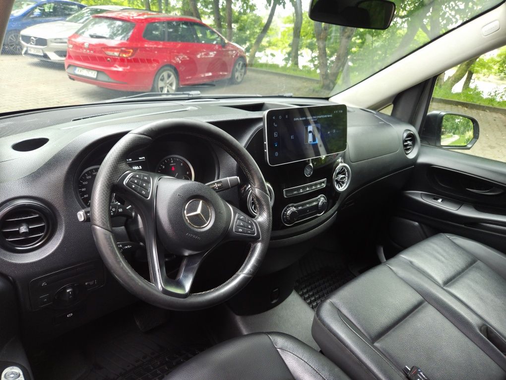 Wynajem Mercedes-Benz Vito W447 9-osobowy